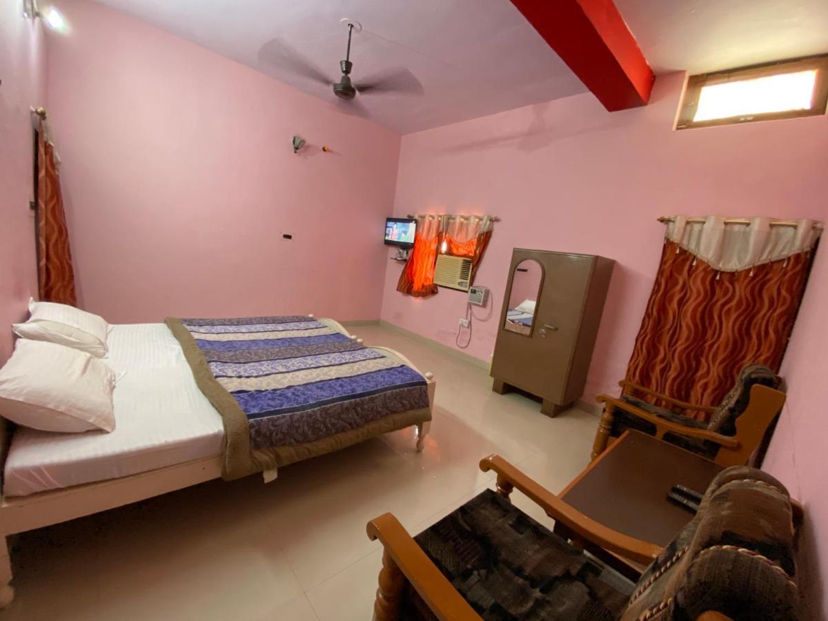 Hotel Shri Mahant Orchha 5 Mint Walking From Ram Raja Temple Luaran gambar