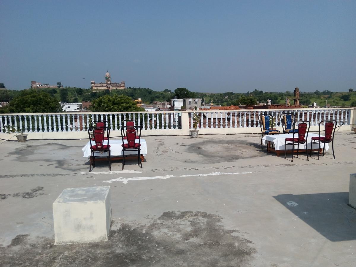 Hotel Shri Mahant Orchha 5 Mint Walking From Ram Raja Temple Luaran gambar